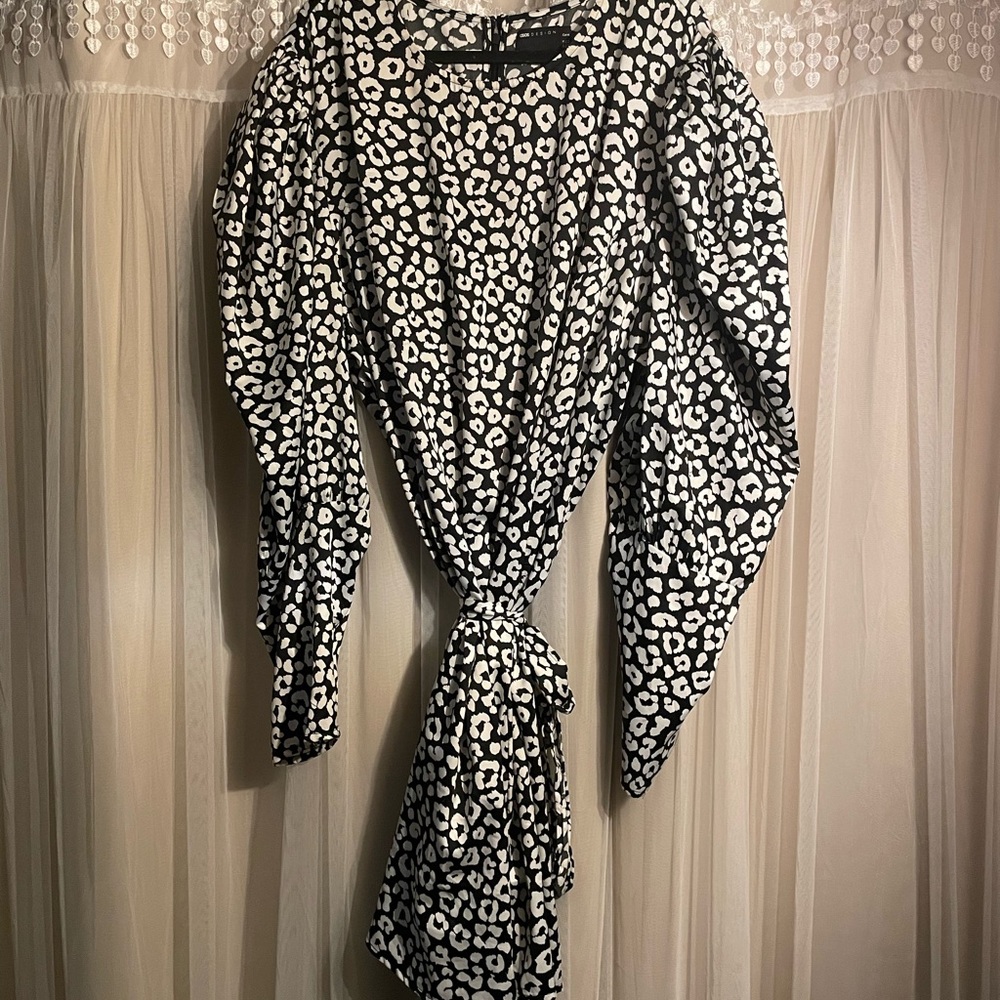 Animal Print mini dress with puff sleeves